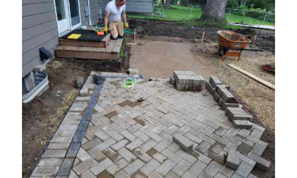 Hiring Paver Contractors Closeby: Guide